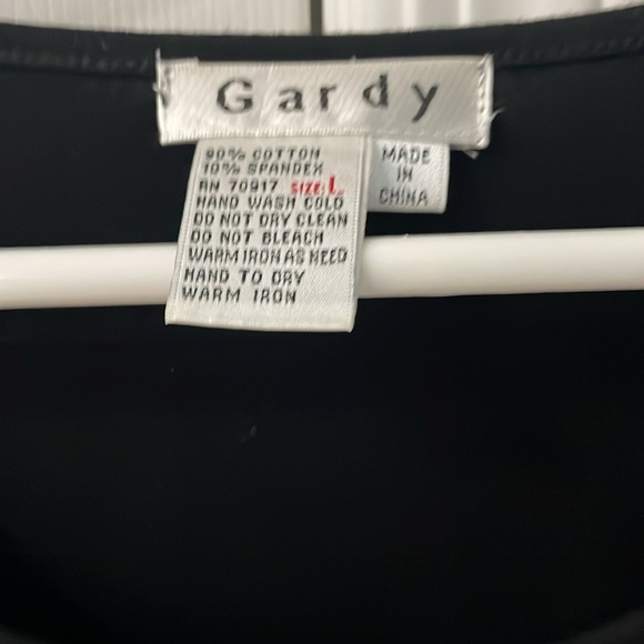 Gardy shark bite top w/crystal embellishments in Black - Picture 2 of 4